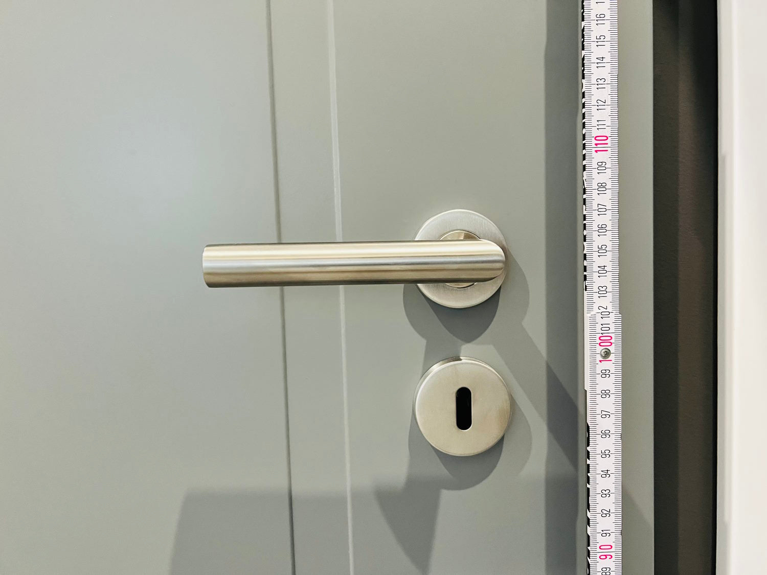 Was ist die Drückerhöhe und wie hoch sollte der Türgriff sein?