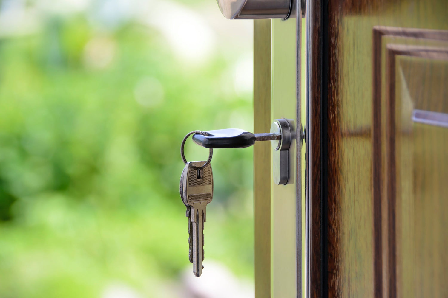 Wohnungseingangstür im Mehrfamilienhaus satt? Wir haben die Lösung!